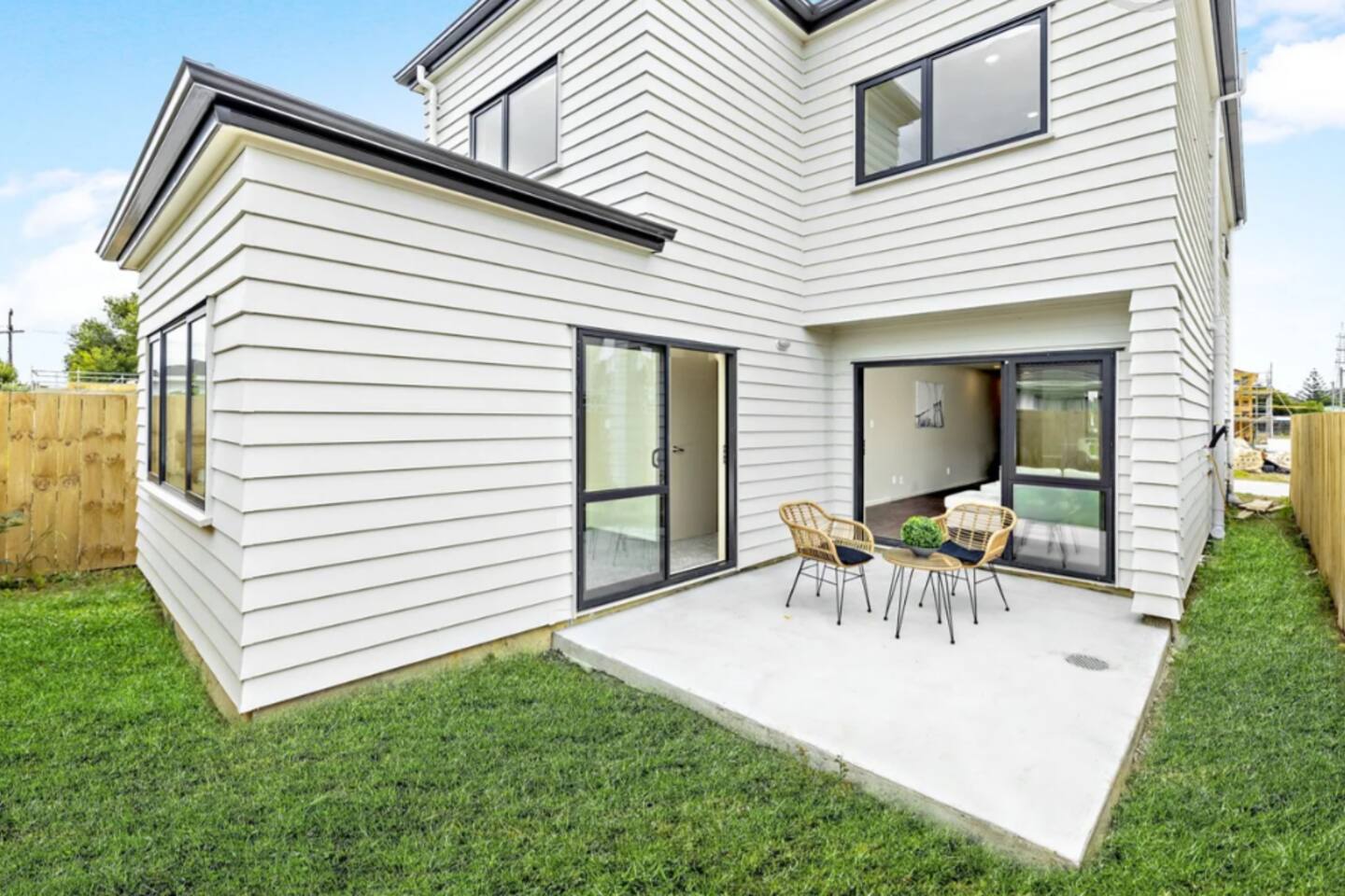 Modern Family Retreat Near Auckland City & Airport