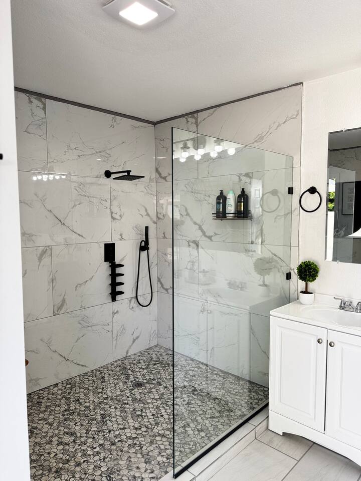 Private Poolside Studio