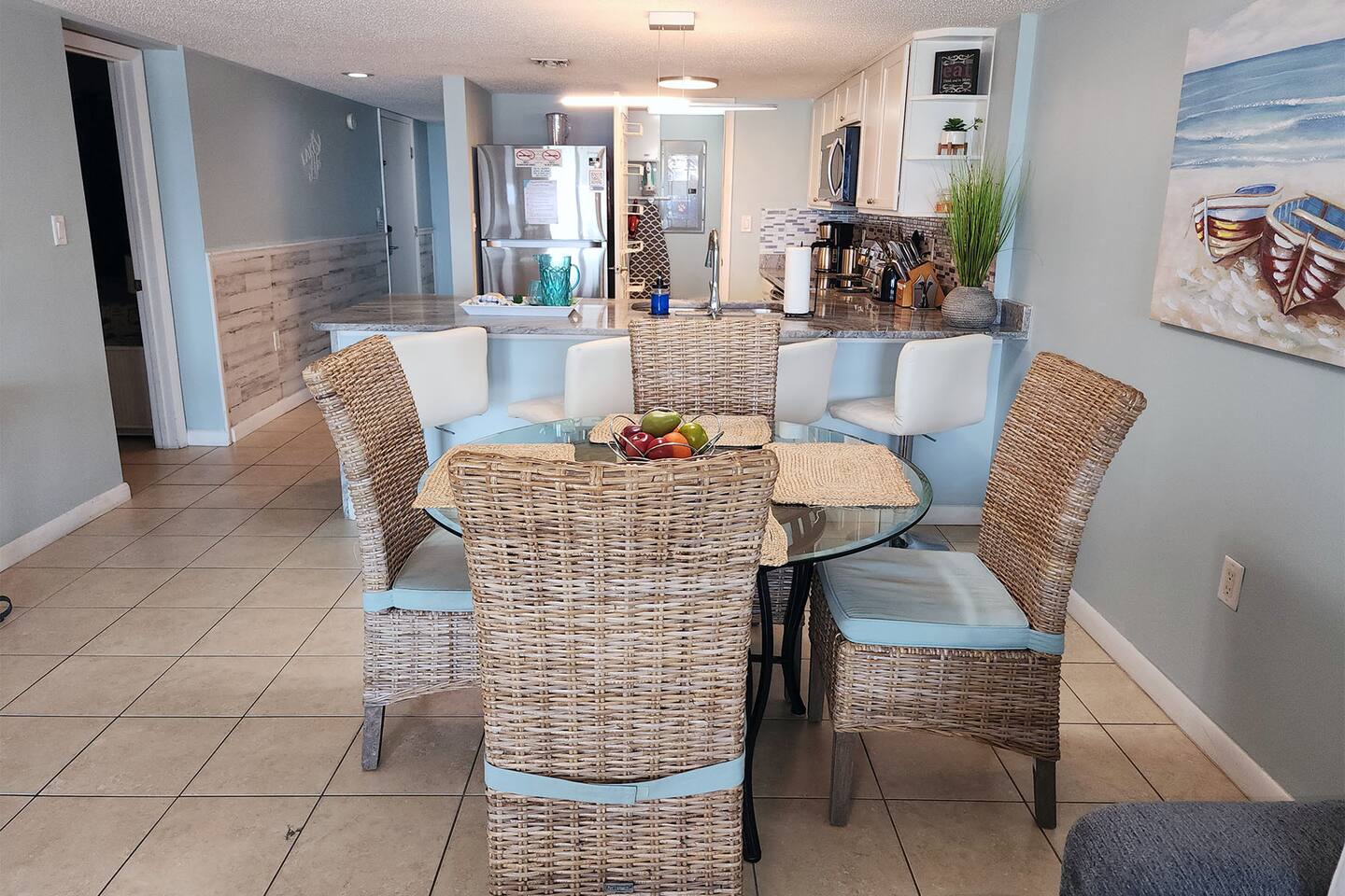 Oceanfront Condo - Balcony Views & Beach Access — photo 4