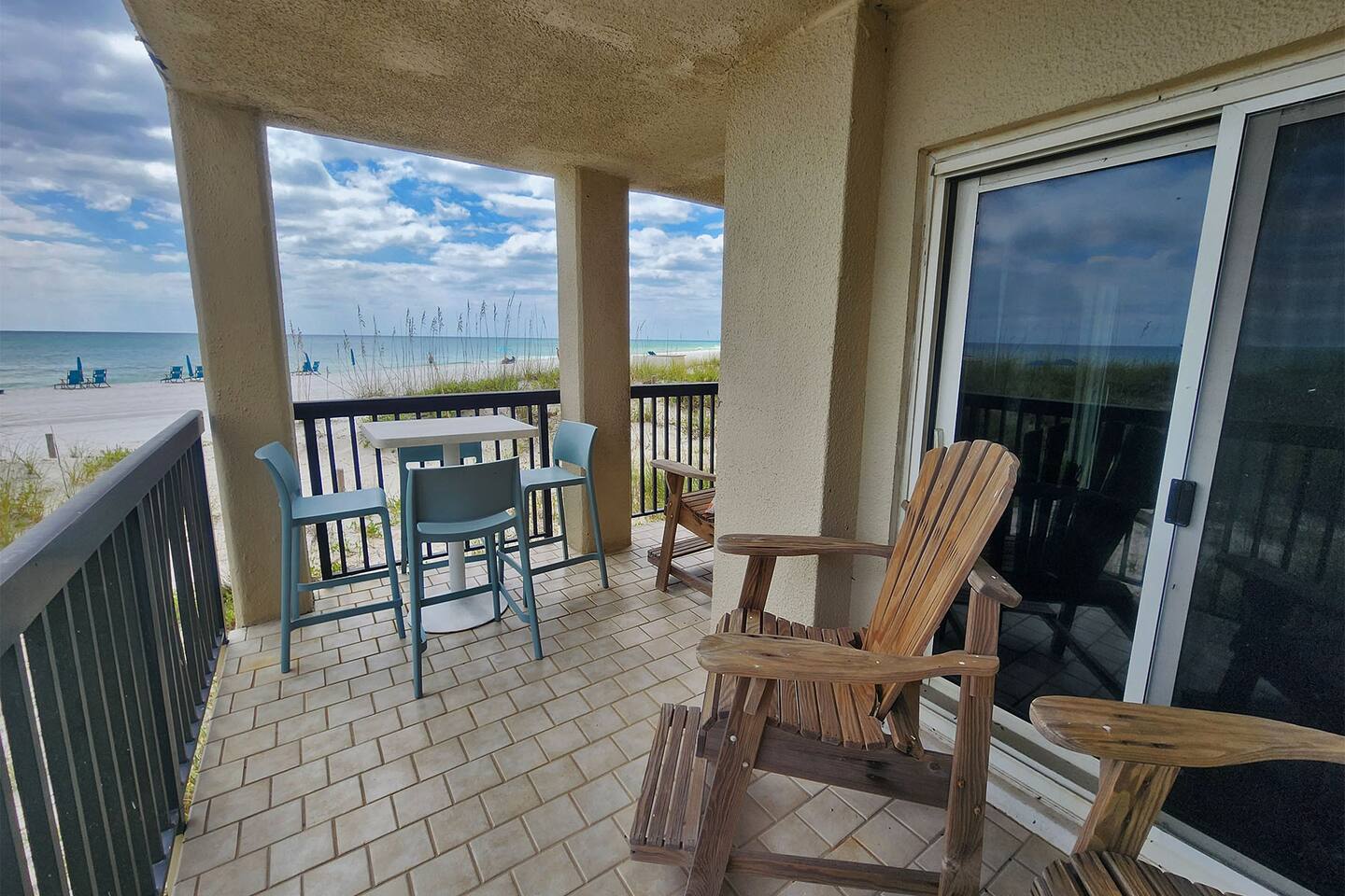 Oceanfront Condo - Balcony Views & Beach Access — photo 2