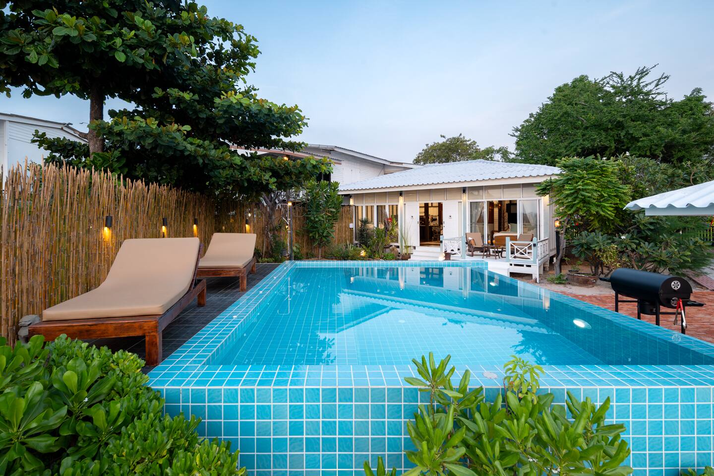 Beachfront Poolvilla Full-Kitchen &Amenities for Sweet couple,Family or Friends  พลูวิลล่าติดชายหาดหลังเดี่ยว สระว่ายน้ำส่วนตัว และครัวอุปกรณ์ครบ ปิ้งย่างBBQ