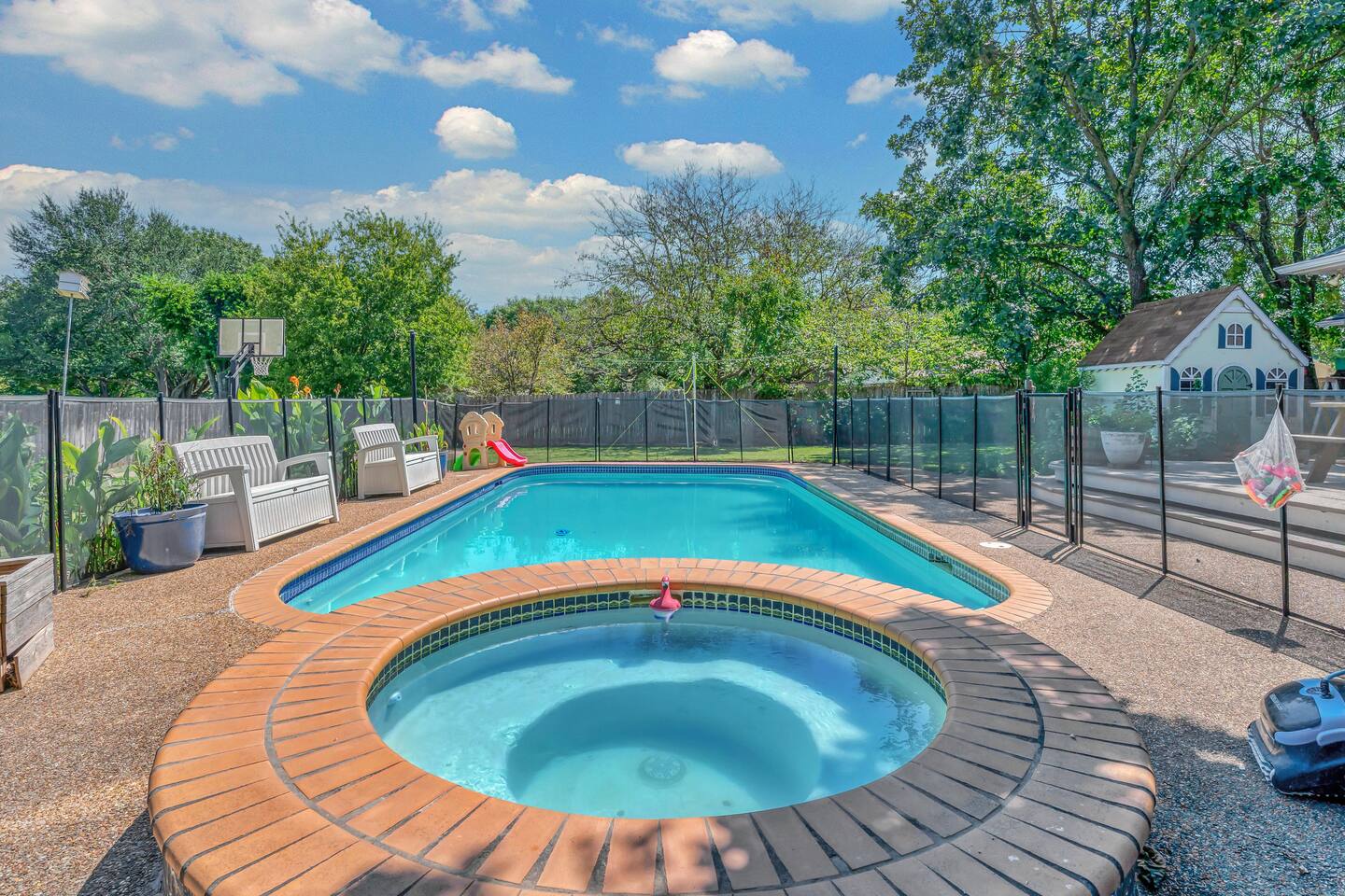 Heart of Texas Hangout/Pool/Game Room/Sport Court