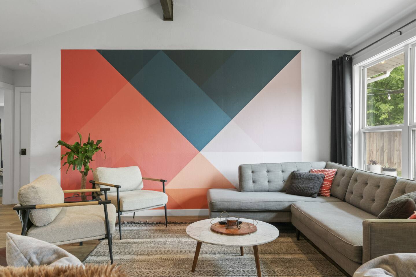 Bluebonnet | Fenced | 15 min Airport + Downtown