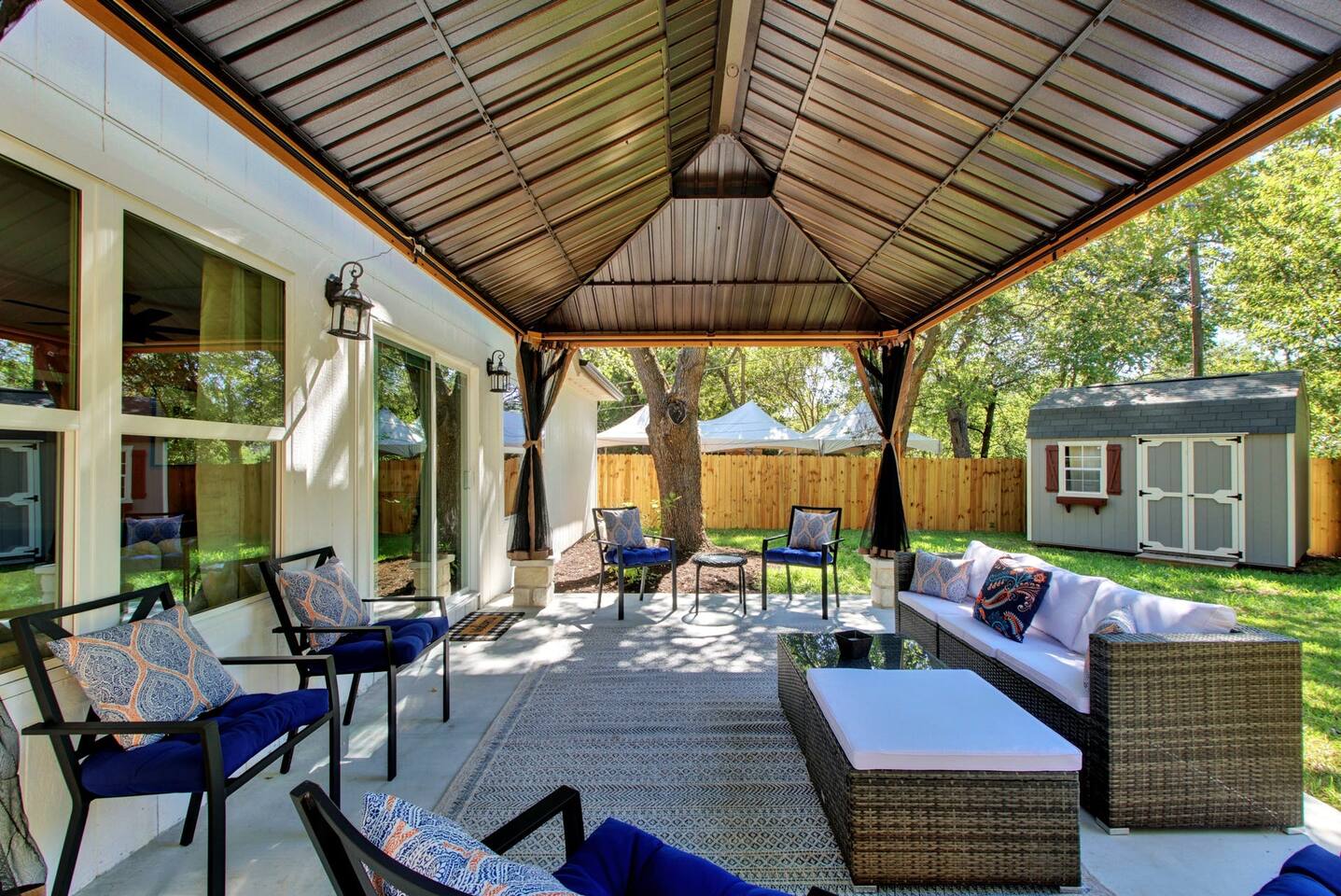 Casa De 🏡Moderno Este😎: Spacious Stylish Digs