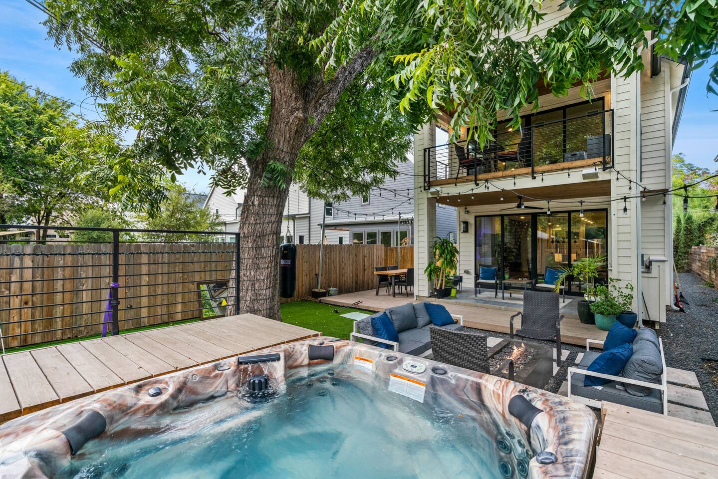 Hot Tub - Lux on 4th