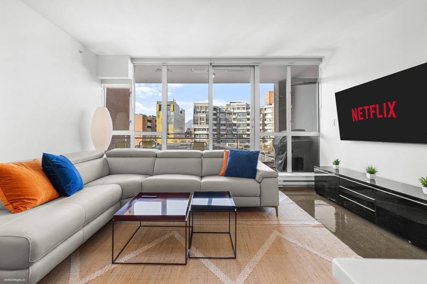 Cozy 2BR Suite| DT| Near Rogers Arena & BC Place