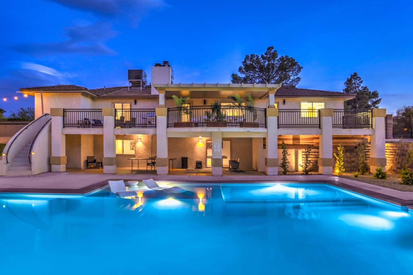 5BR, Amazing Saltwater Pool, Hot Tub, Pool Table