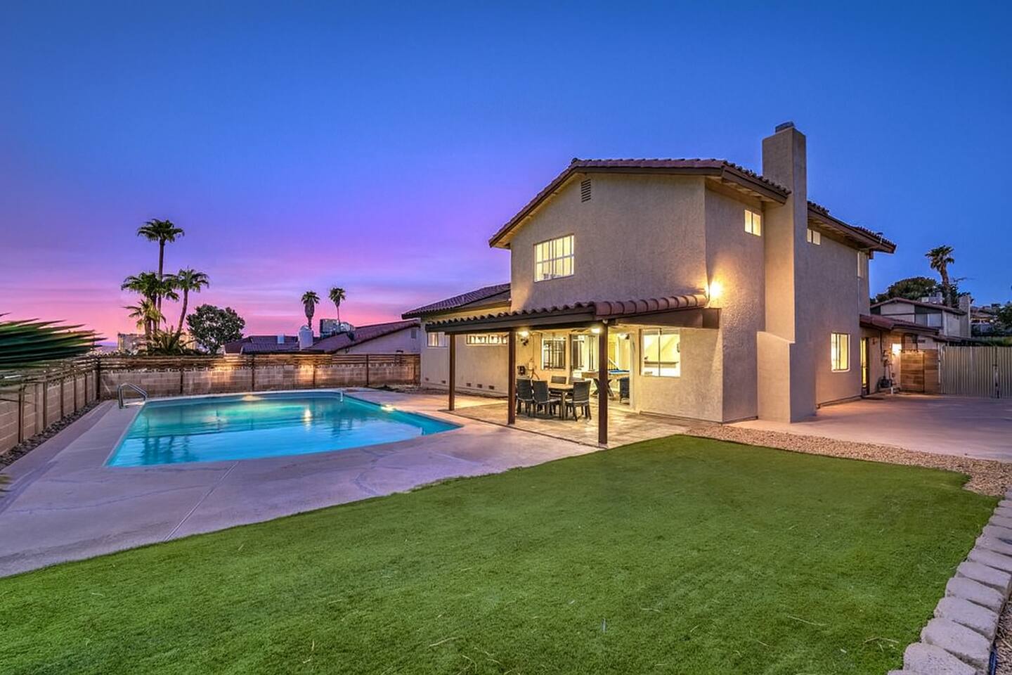 Hibbetts | Pool, Hot Tub, Pool Table, LV Strip