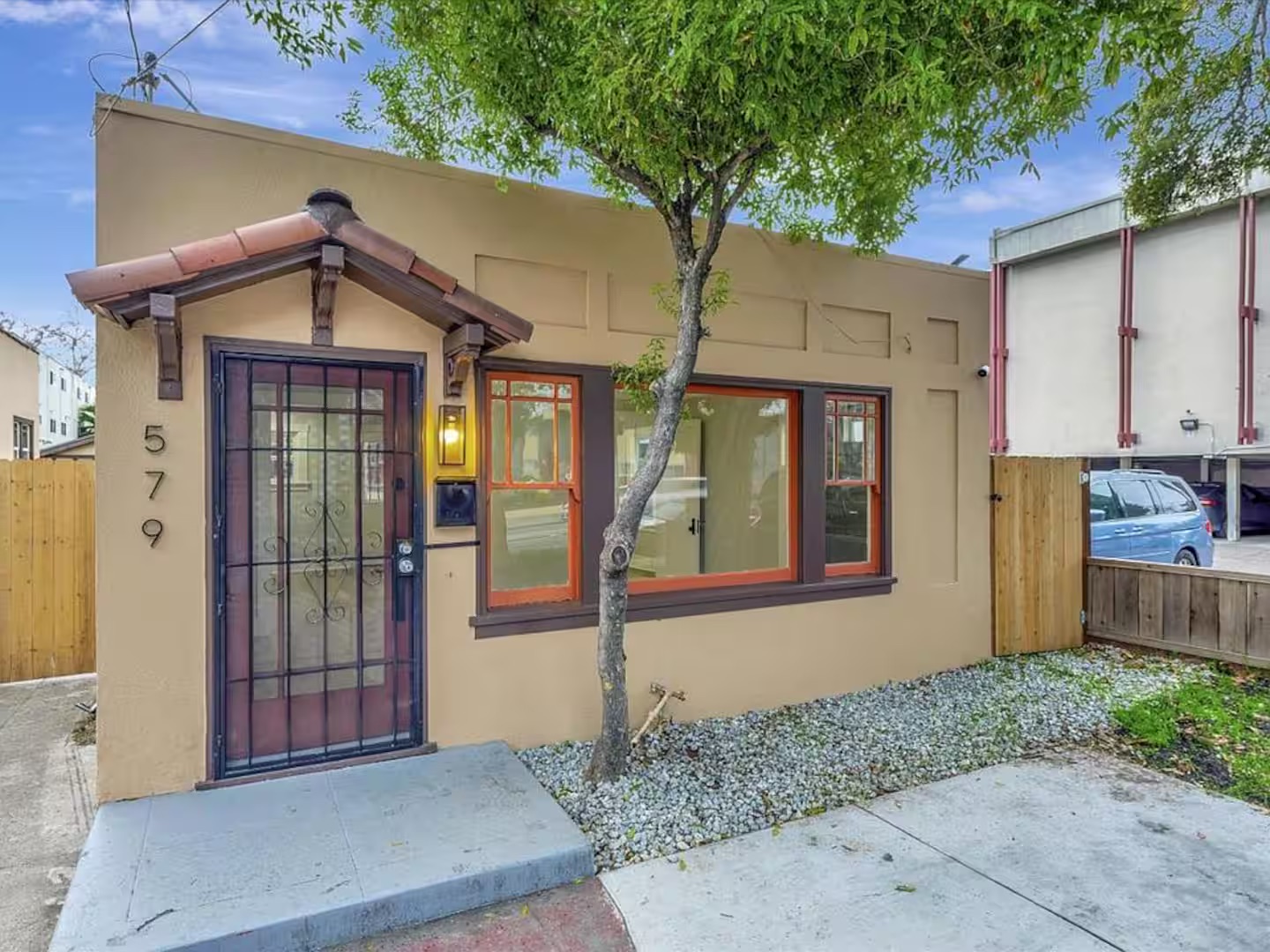 Downtown 2BR Historic Spanish Bungalow + Parking