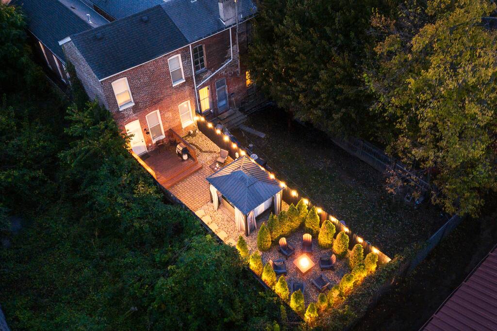 The Manhattan ~ Hot Tub, Fire Pit, Grill & Chill