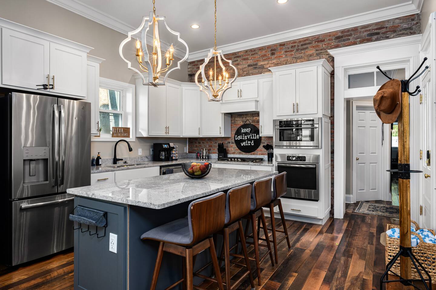 The Boulevardier~Hot Tub, Fire Pit, Mini Golf, BBQ