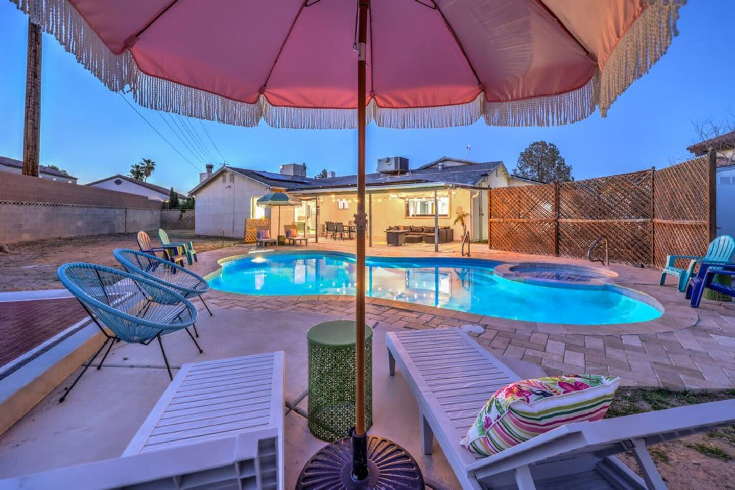 70s Villa: Pickleball, Heated Pool, Spa Near STRIP