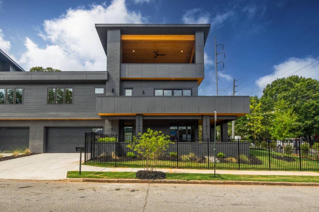 Luxury Home|4BR/4.5BA, Rooftop, Hot Tub & GameRoom