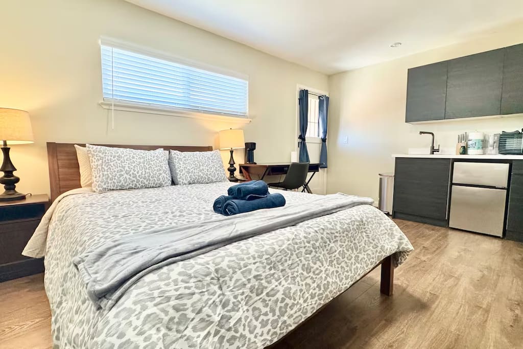 Spanish Bungalow Suite + Parking • Walk to SJSU