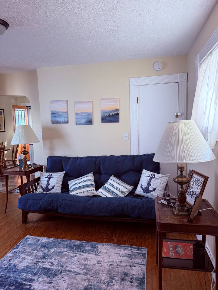 The Riverstone Getaway in historical Madison, IN - Holiday Home