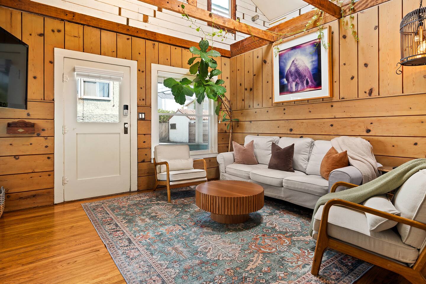 Urban Farmhouse in Venice Walk to Abbot Kinney w Patio and Parking