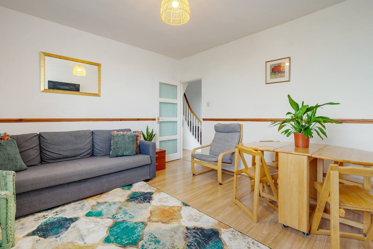 Zone 1 Spacious Serviced Apartment in Central London