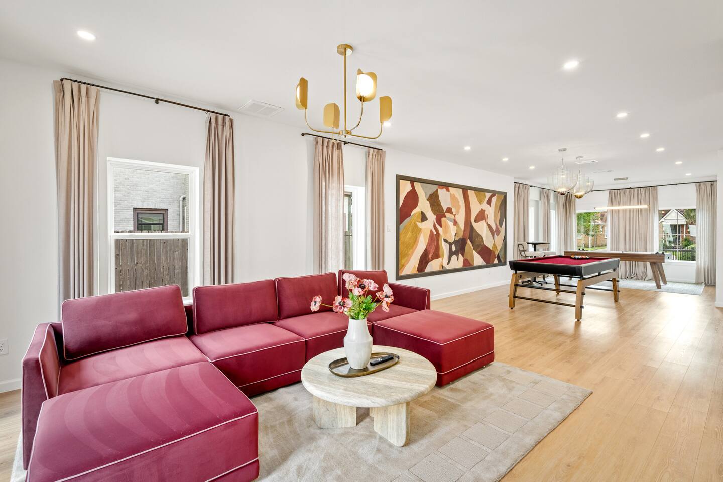 Downtown 7 min, 27 slps, Accessible, Gated 2 homes