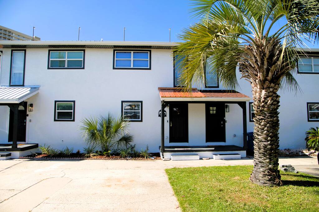 Multi-Family Beach Retreat – 2 Units, Walk to Gulf