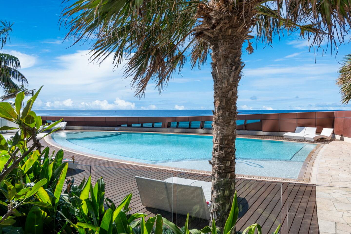 The Jewel • Stylish 6th-Floor Apartment + Parking - Apartment