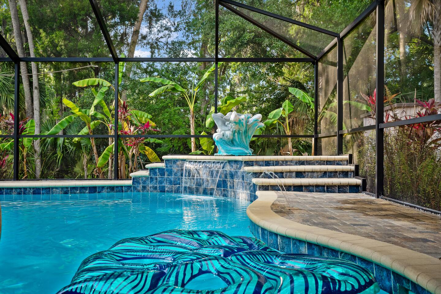 Tropical Oasis w/ Heated Pool* 3 mins Sis Spring