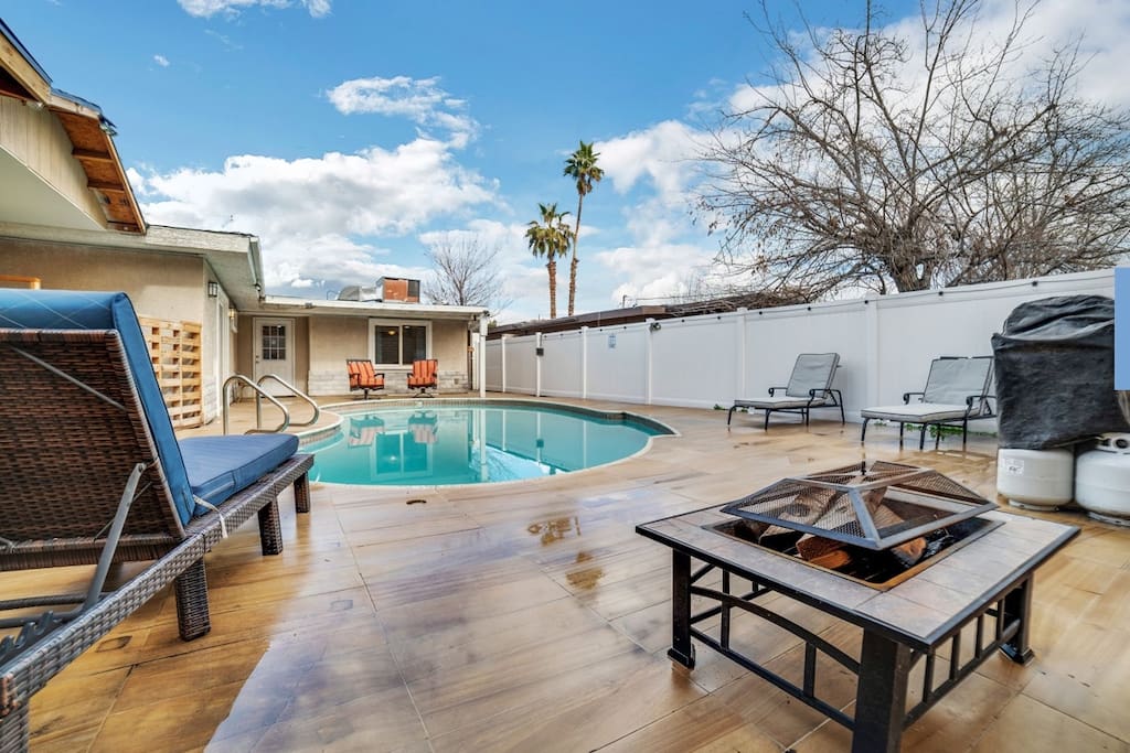 Stylish Villa *Pool*hot tub* gameroom - SJ