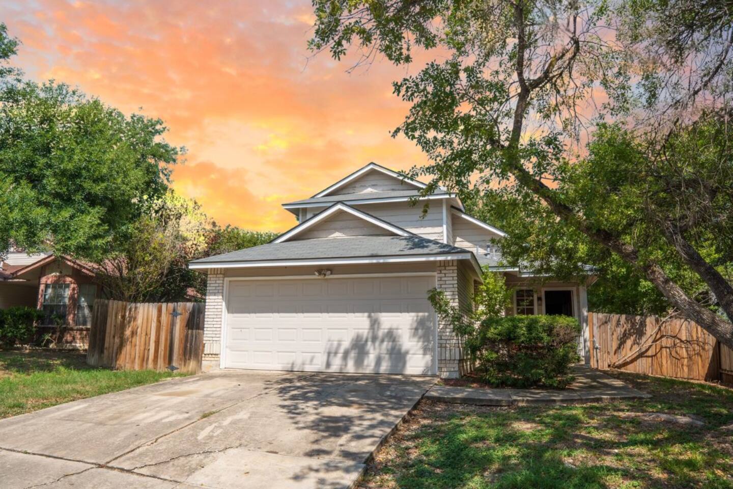 Amazing cozy House Near Riverwalk & Airport