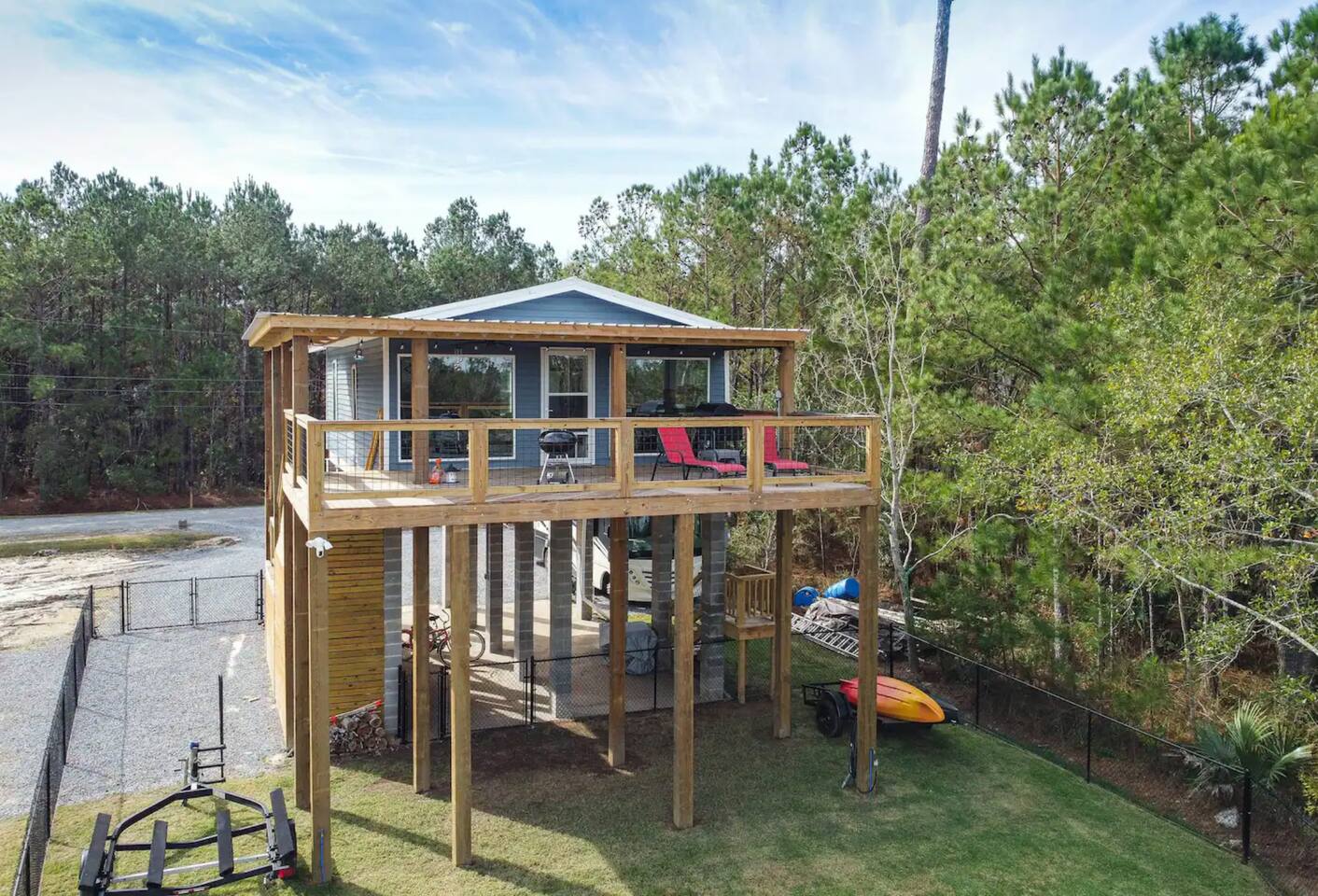 Spaciouse Waterfront with kayaks, Fishing & Deck