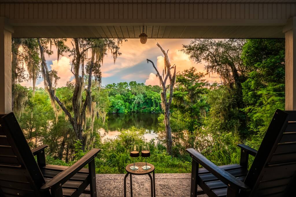 RiverSide Getaway with view /dock/fishing/kayak