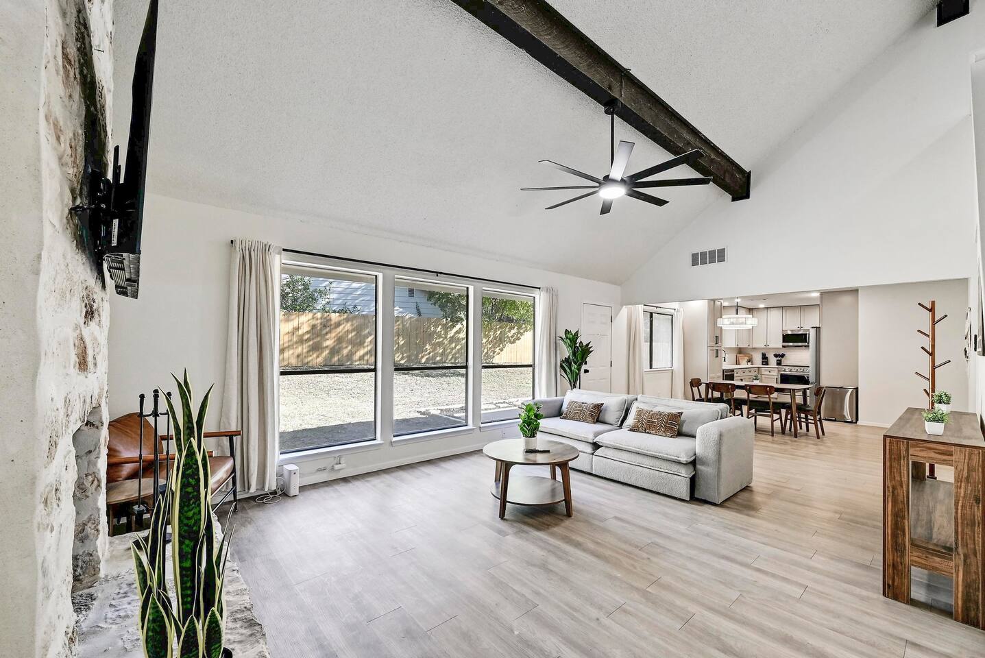 Austin 3BR&2.5BA Retreat with Backyard