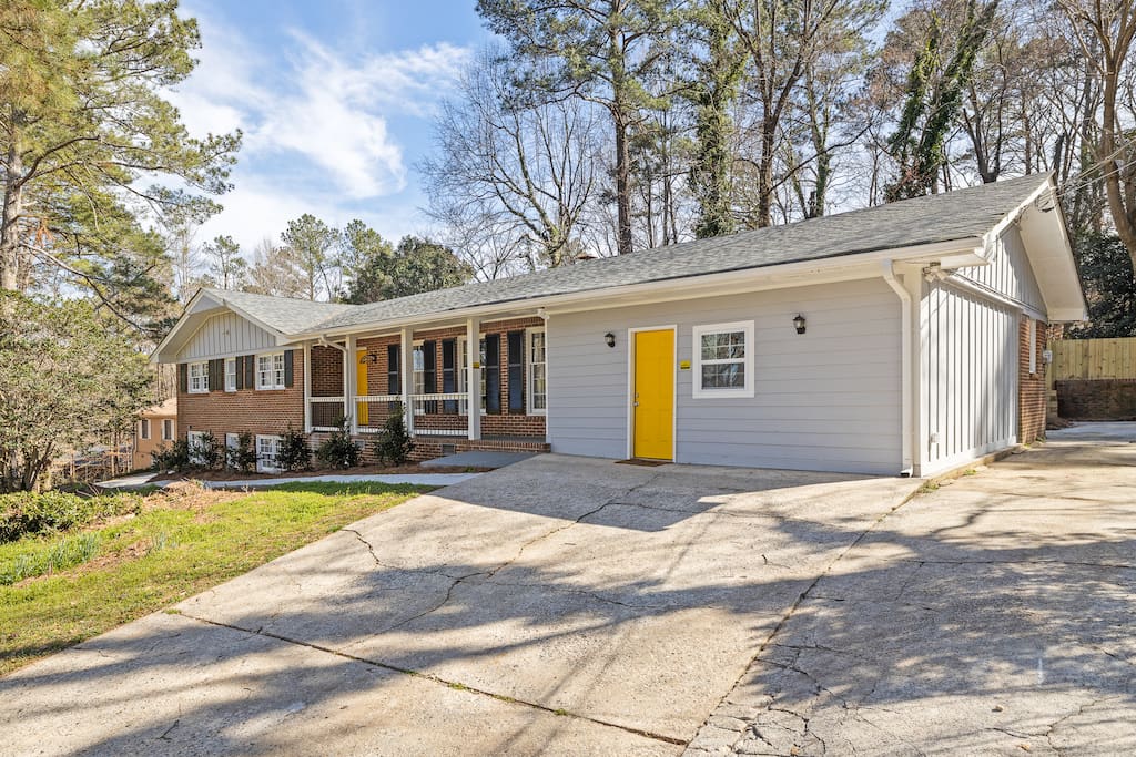 Family Perfect 4 Bedroom Home with Game Room