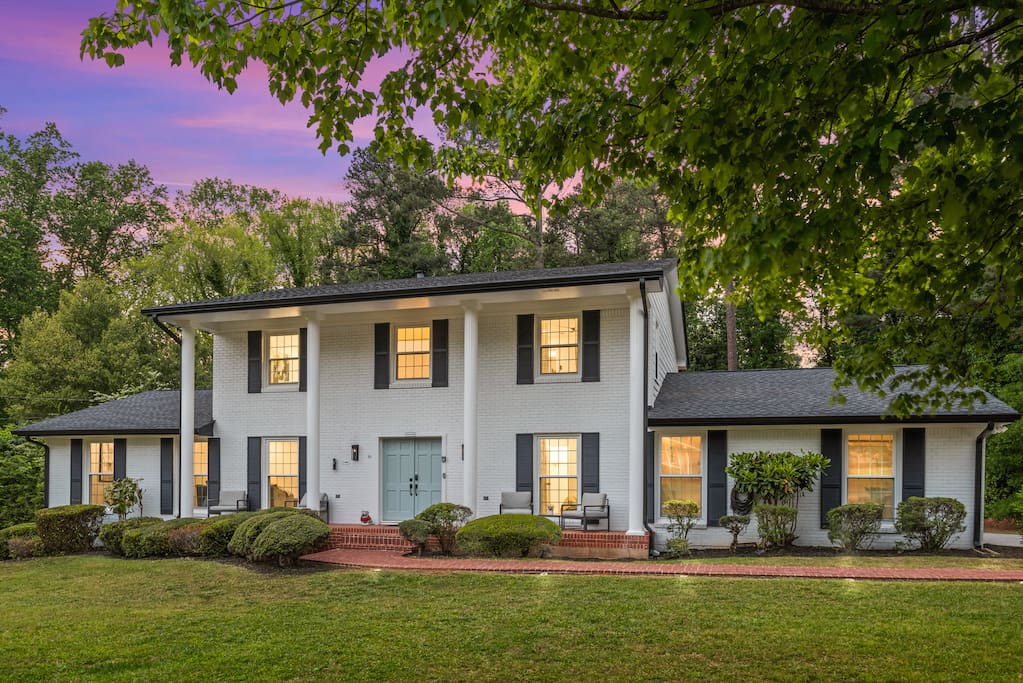 Casa Blanca (6 Bedroom Luxury Home w/ Game Room)