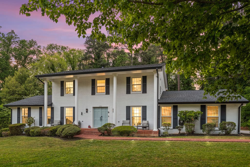 Welcome to Casa Blanca (4 bedroom Luxury Home)