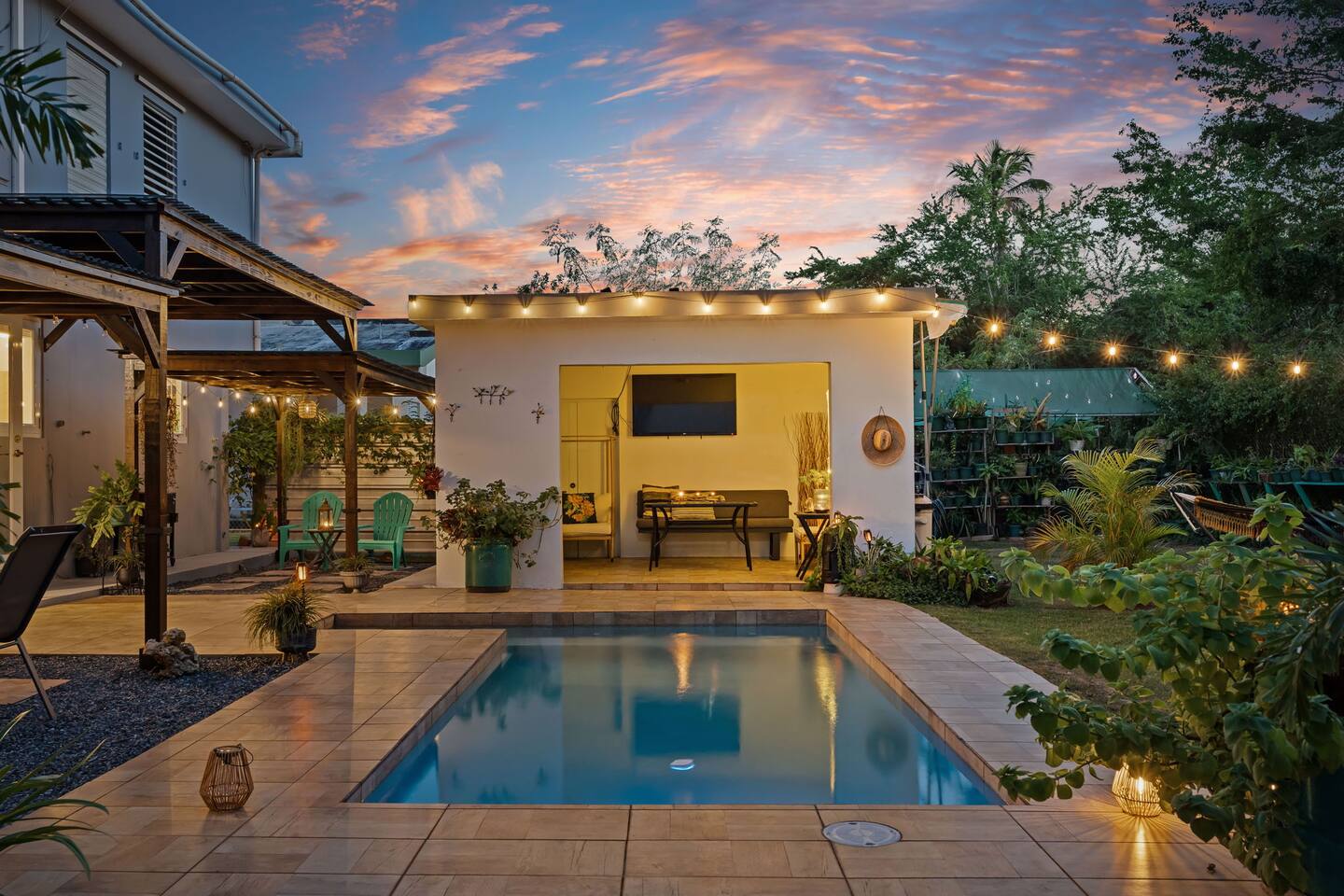 Tropical Landing - Backyard Oasis w/pool