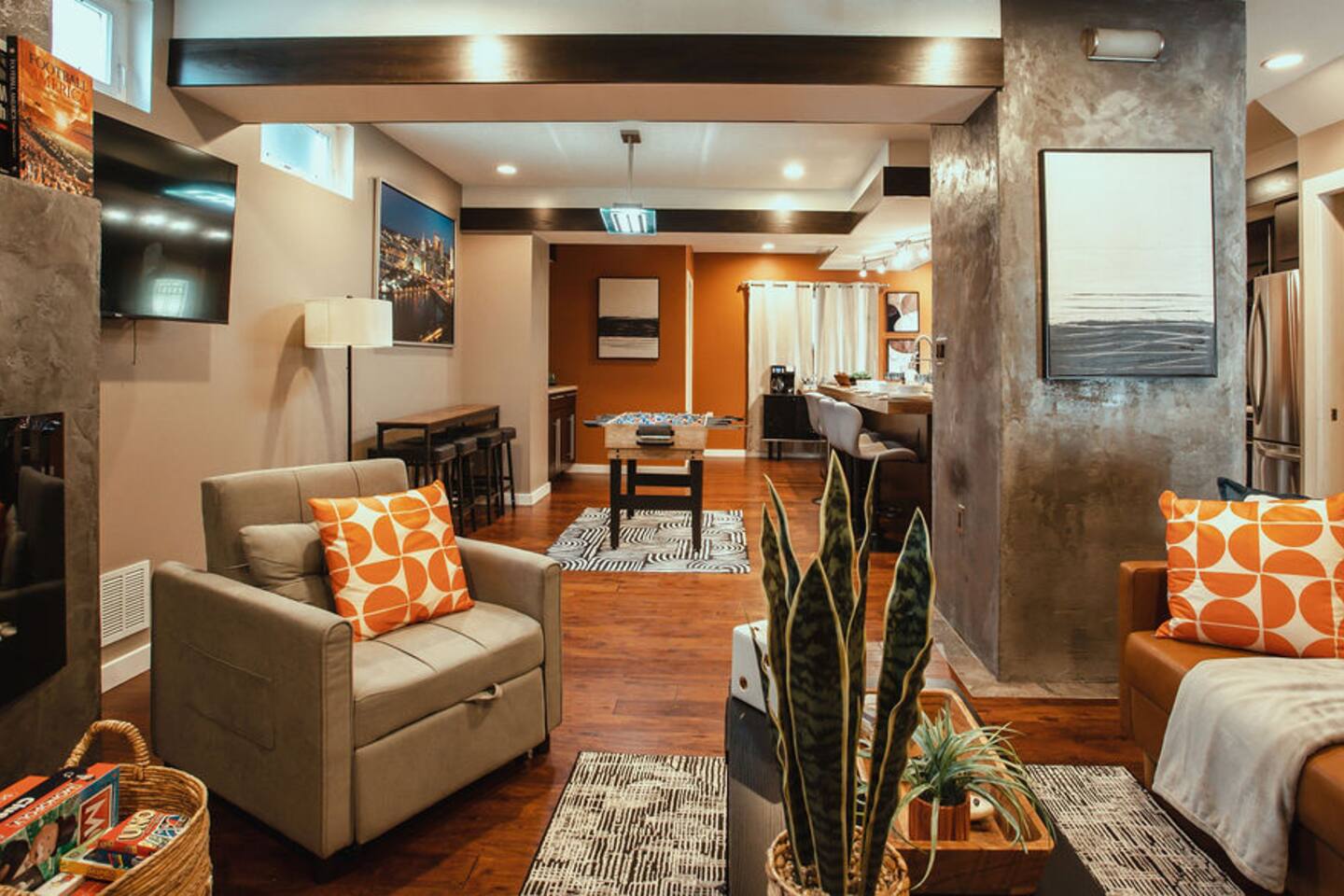 Pet-Friendly Southside Getaway - Sleeps 12 — photo 4