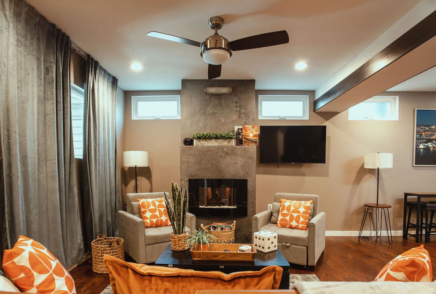 Pet-Friendly Southside Getaway - Sleeps 12 — photo 2