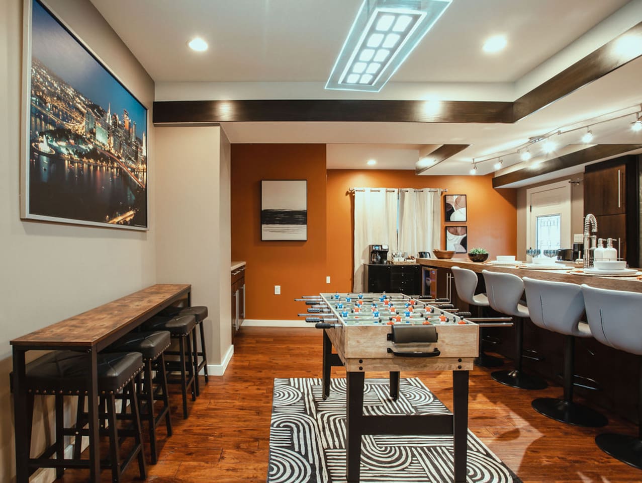 Pet-Friendly Southside Getaway - Sleeps 12 — photo 3