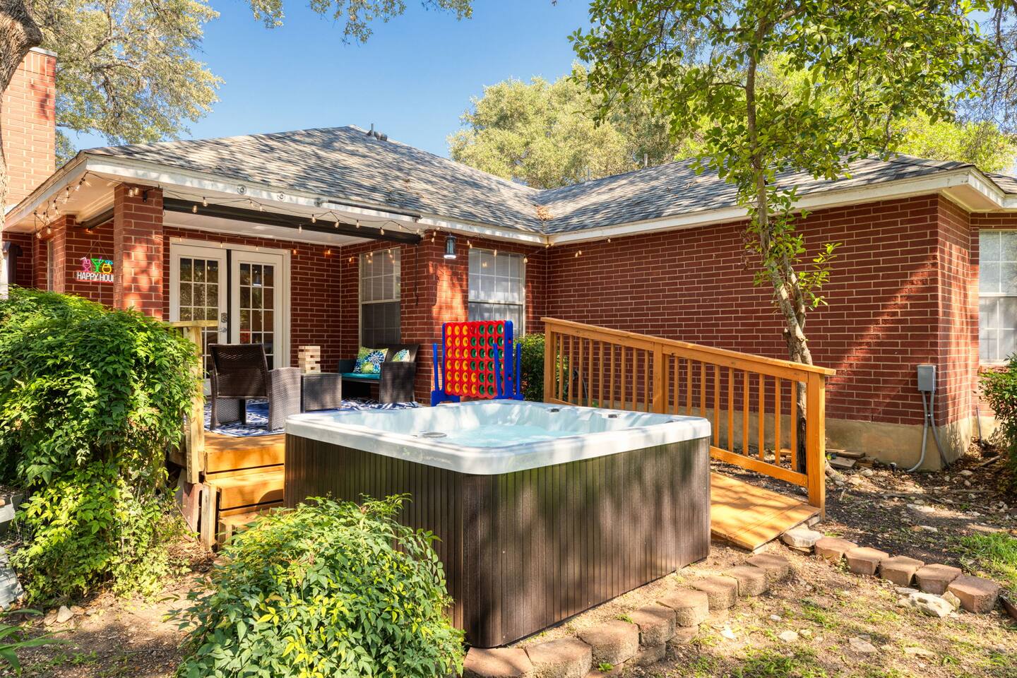Prime Location-GameRoom-Hot Tub-Discounted Rates!