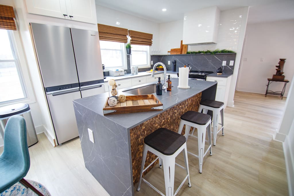 Airport Lounge Retreat | HGTV Design Near ATL