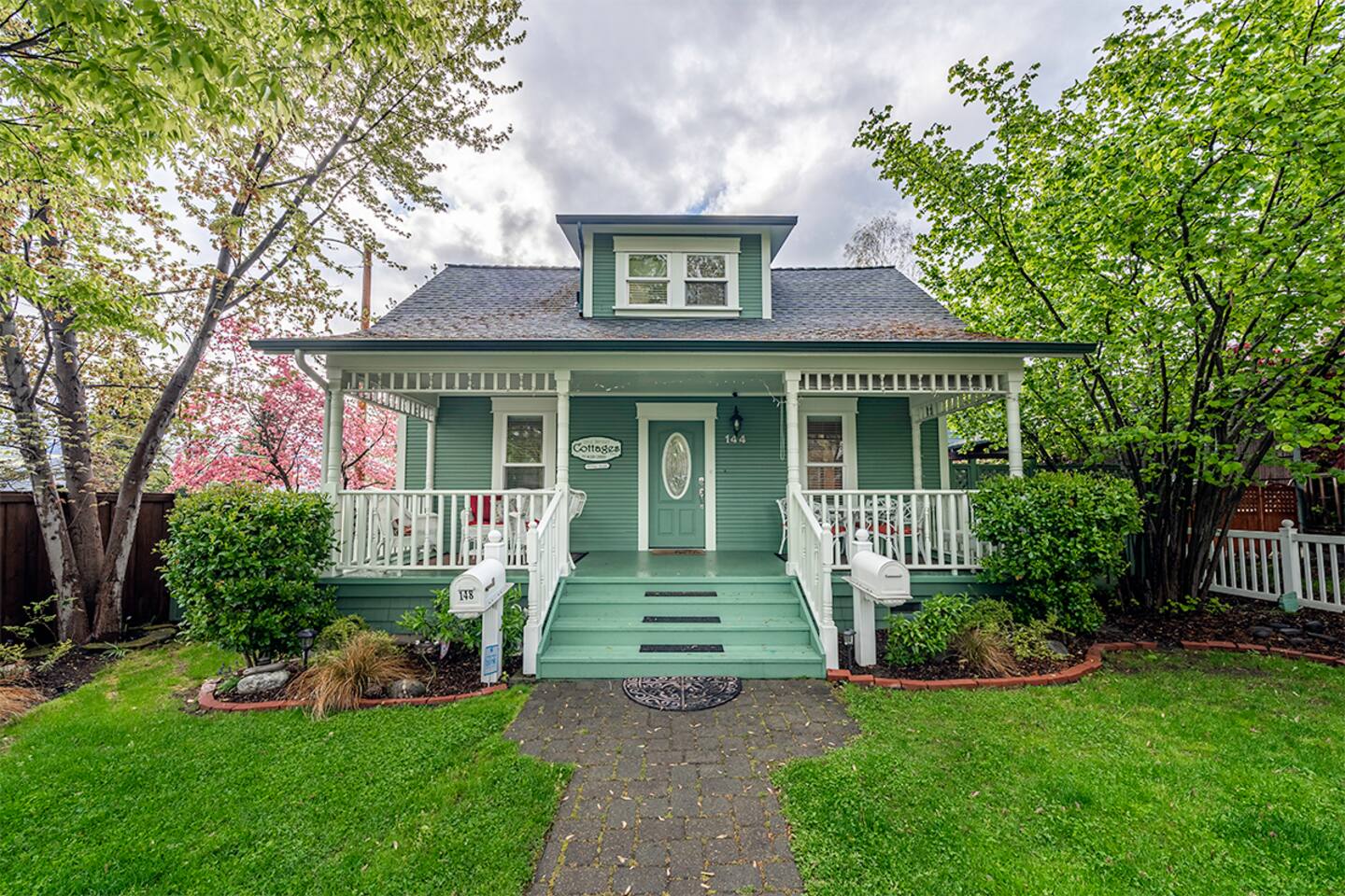 Historic Heritage House in the Heart of Ashland