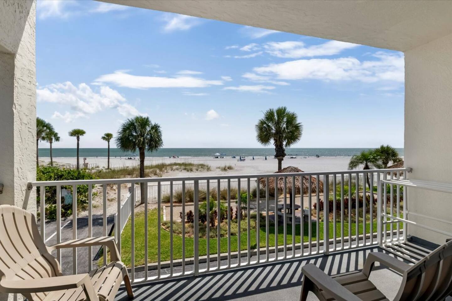 SeaBreeze 101-Sunsets, sand, pool! Free parking