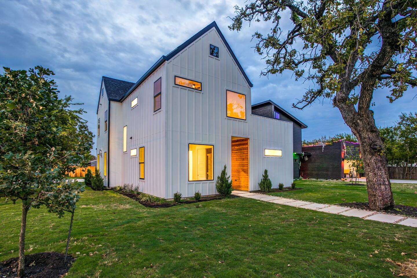 Actually walkable to square & Private Heated Pool