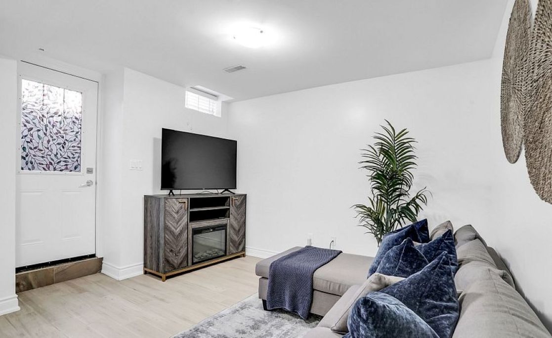 Modern and Stylish 2-bedroom Basement Suite