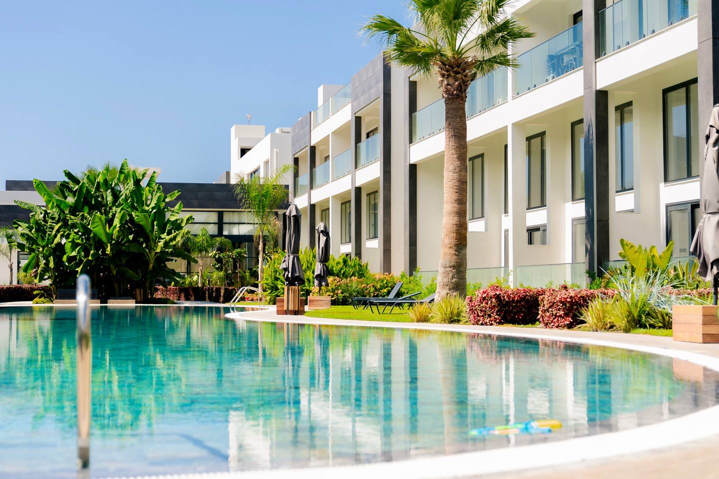 Stilvolles Apartment mit Pool, Spa & Strand