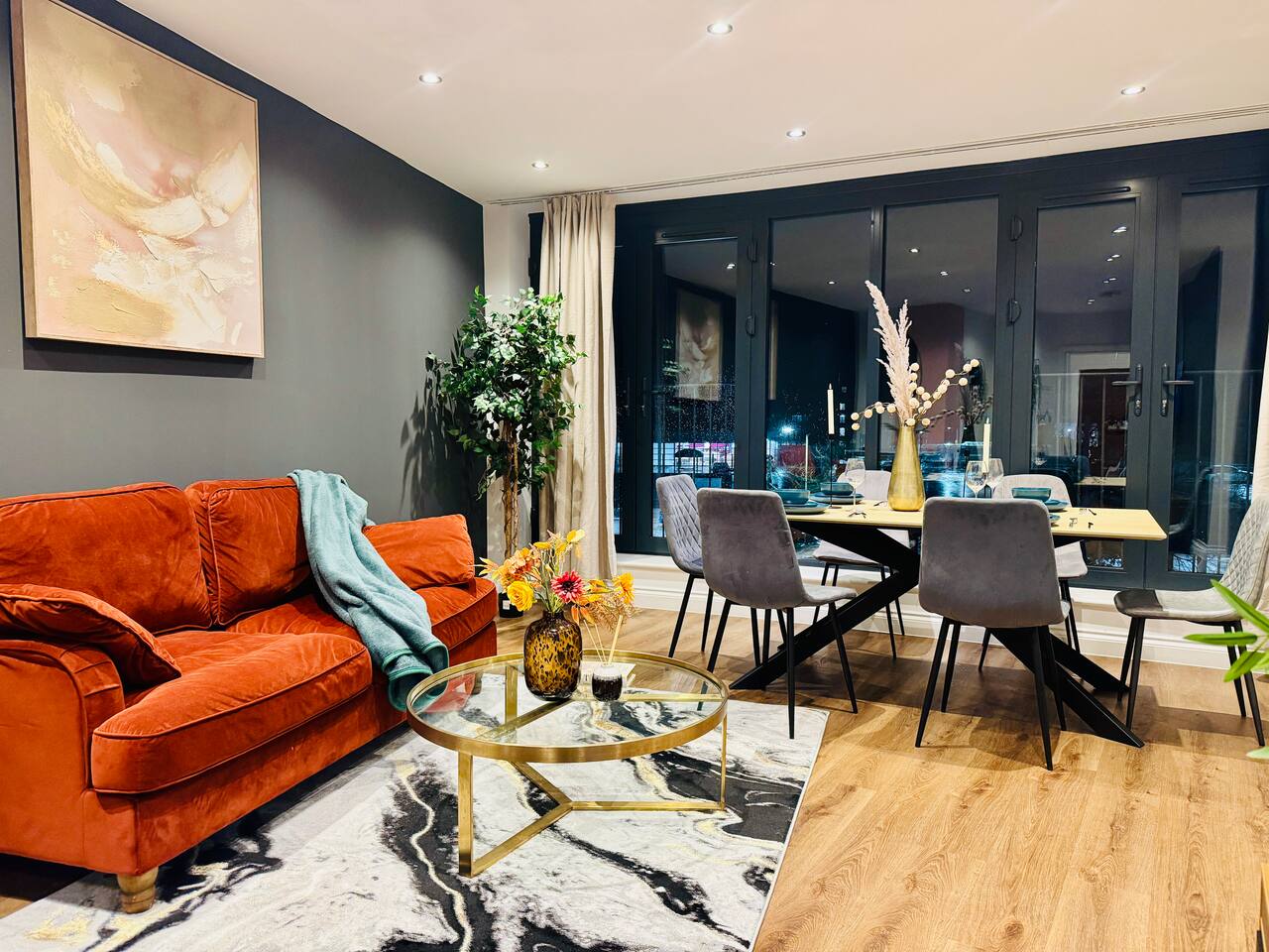 Gorgeous two bedroom luxury Apartment sleeps 6