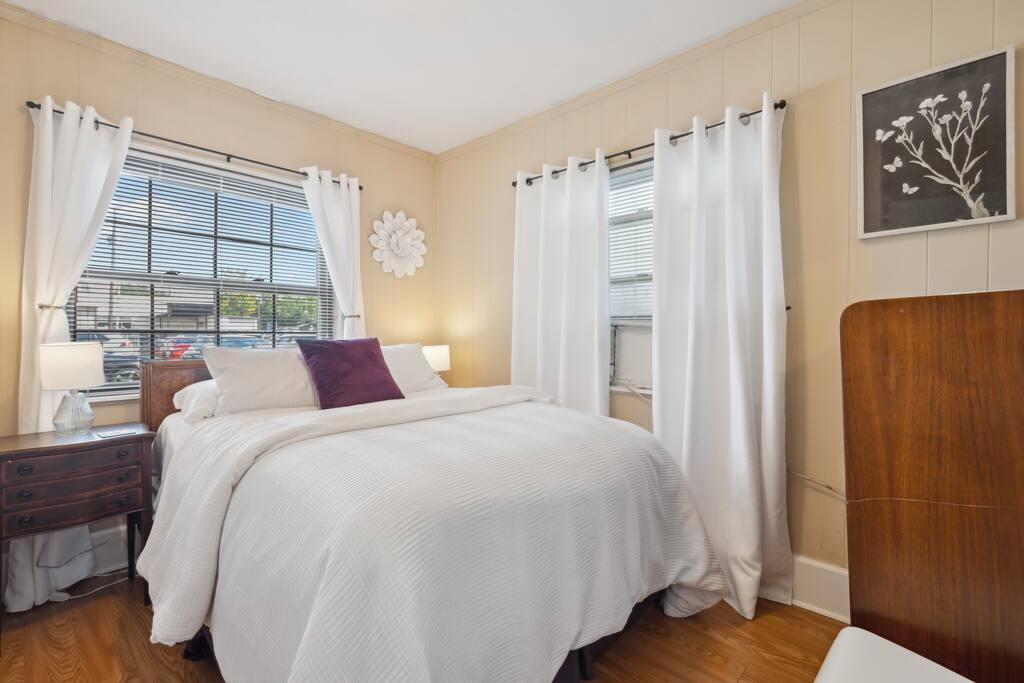 Walkable Duplex Near Forsyth Park Free Parking