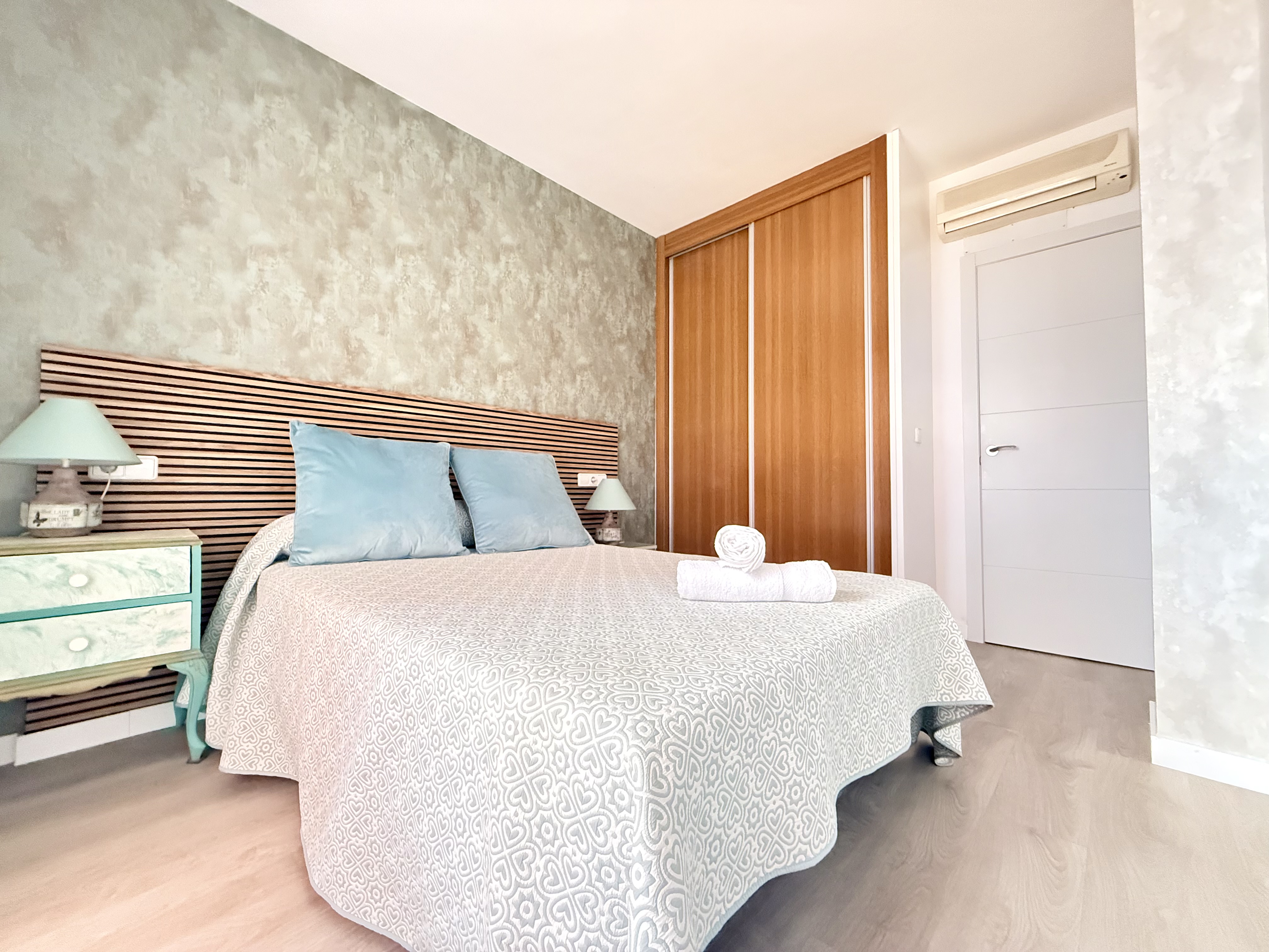 Modern Apartment Steps to the Beach