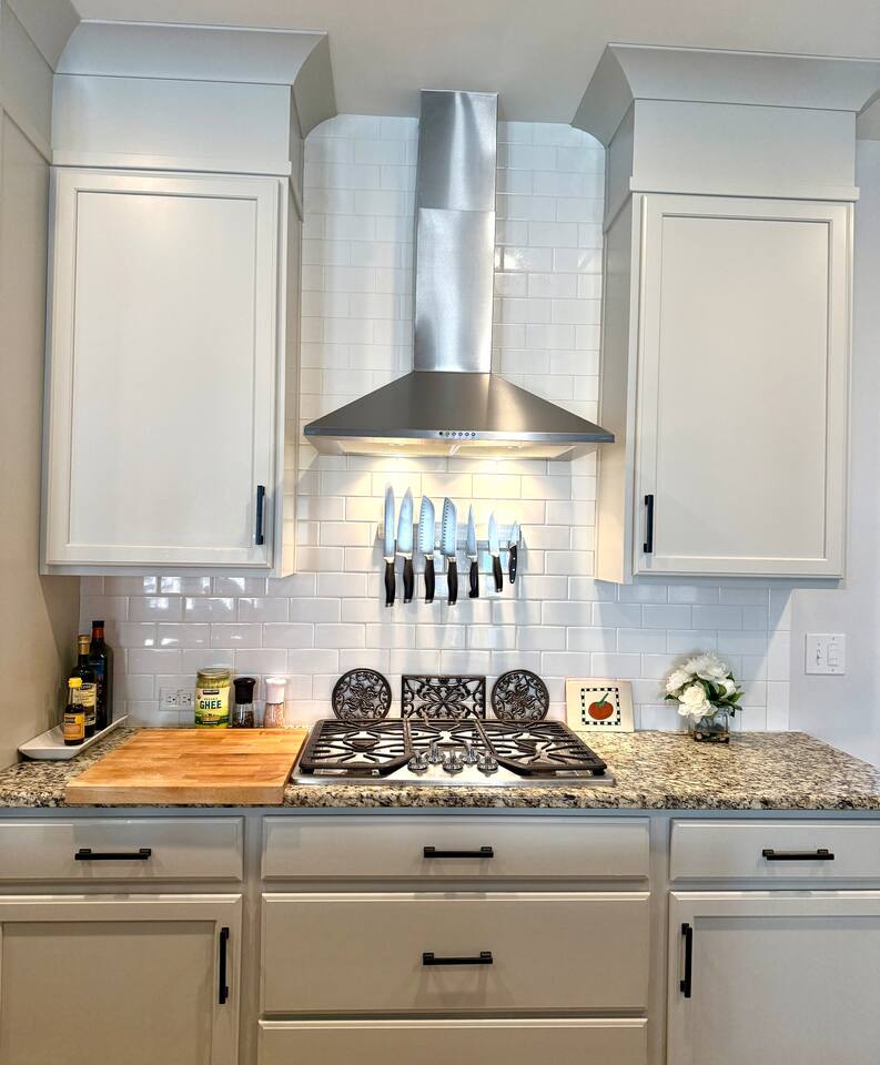 Capital Cottage-Merrimon-Wynne, Garage, Walkable!