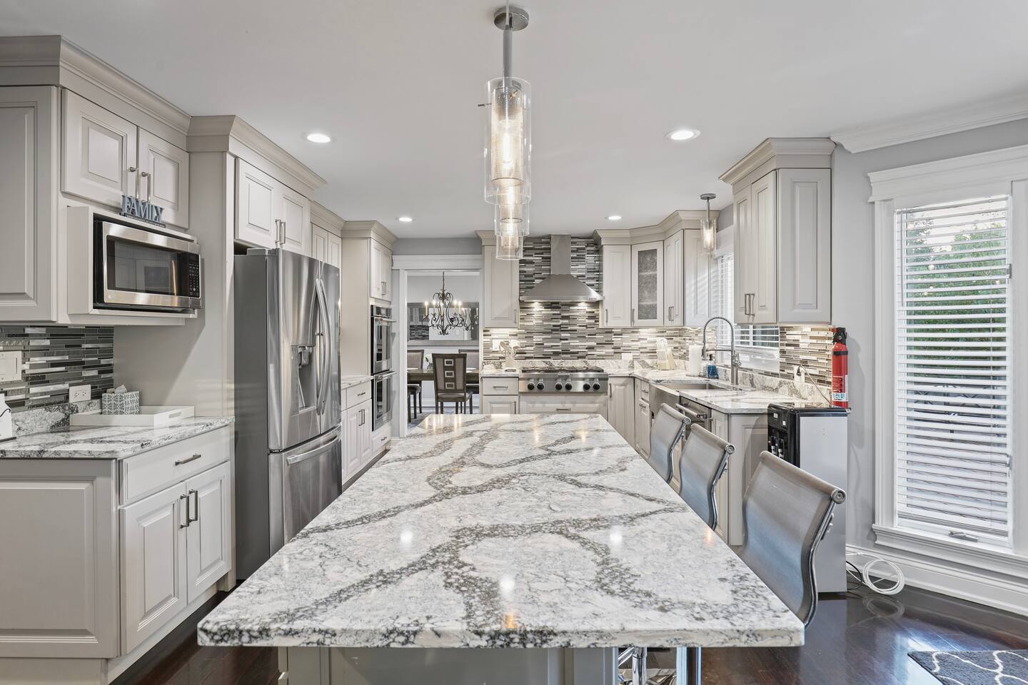 Heaven: 4 BR/4.5 BTH - Spacious w/ Sauna & Bar