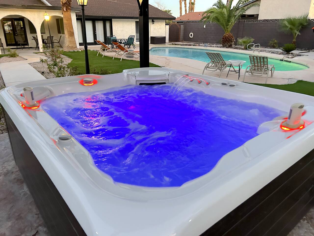 Immaculate 4 bedrooms with pool and spa